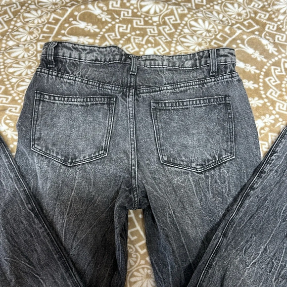 NO BOUNDAIRES HIGH RISE MOM JEANS " FUN DECALS" SIZE 11 - Picture 9 of 9